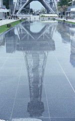 水面のテレビ塔