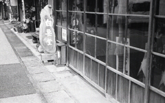 懐かしいガラス戸が美しかった。