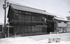 土岐市駅正面の古い建物