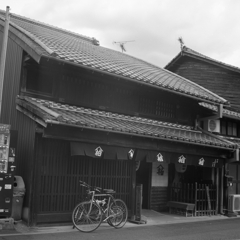起り屋根（むくりやね）