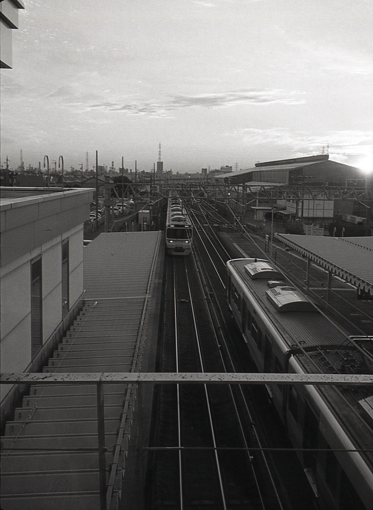 暮れゆくJR神領駅