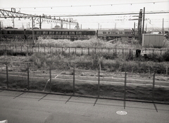 いつも電車を見ているお地蔵さま