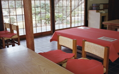 寒さに茶屋に…