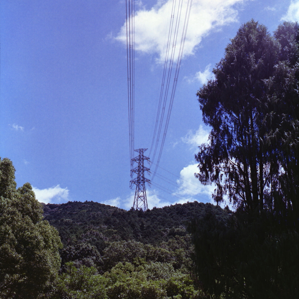 空と山と鉄塔