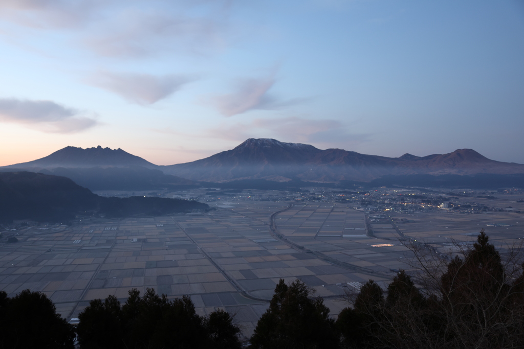 朝焼けの阿蘇山