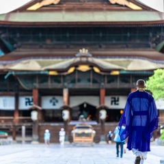 早朝の善光寺