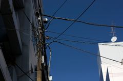 電線と思わせて実は空が主題