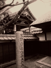 山門横釣鐘楼