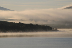 朝の本栖湖