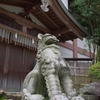 反り返る狛犬