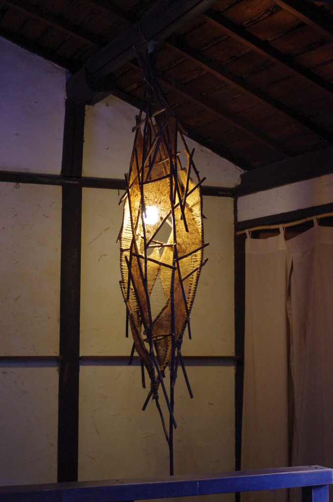 繭の光