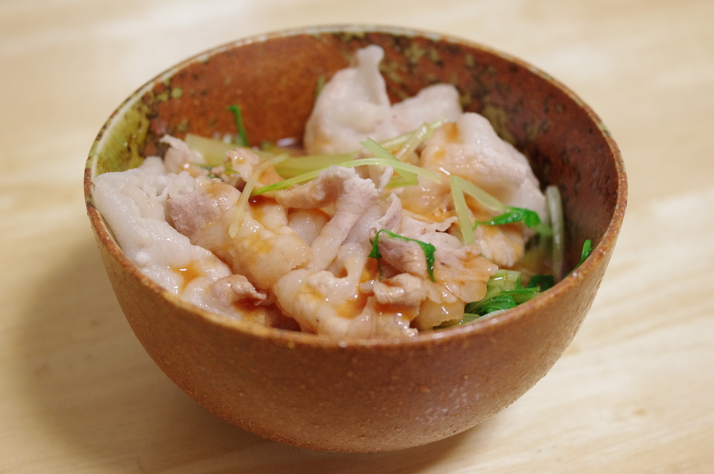 豚バラ肉と水菜をトマトぽん酢で頂きます♪