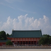 平安神宮、白い雲と青い空