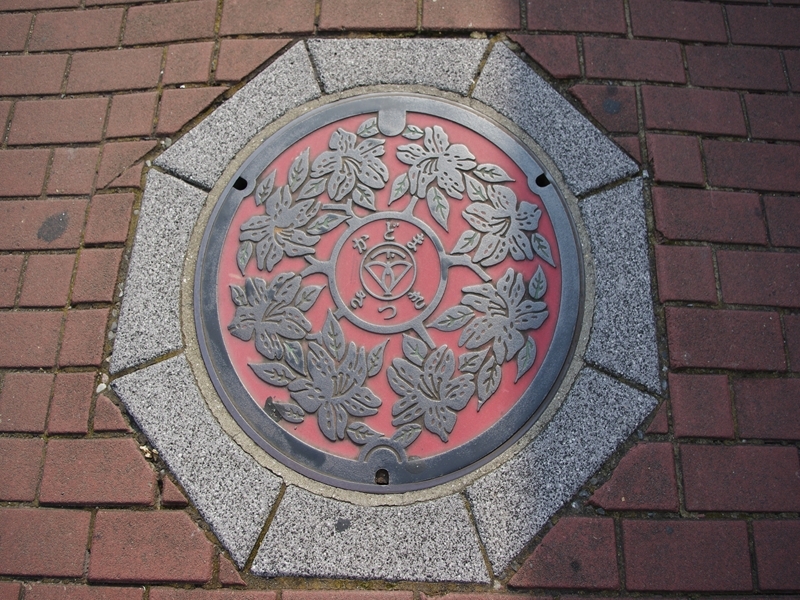 さつきのマンホール（カラーバージョン）