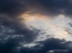 表情を変える雲