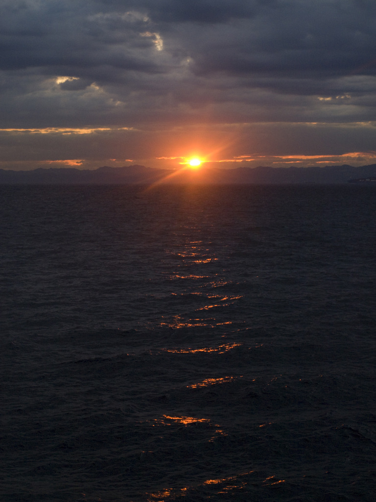 雲と海の狭間で