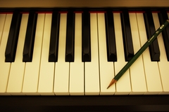 ピアノと鉛筆