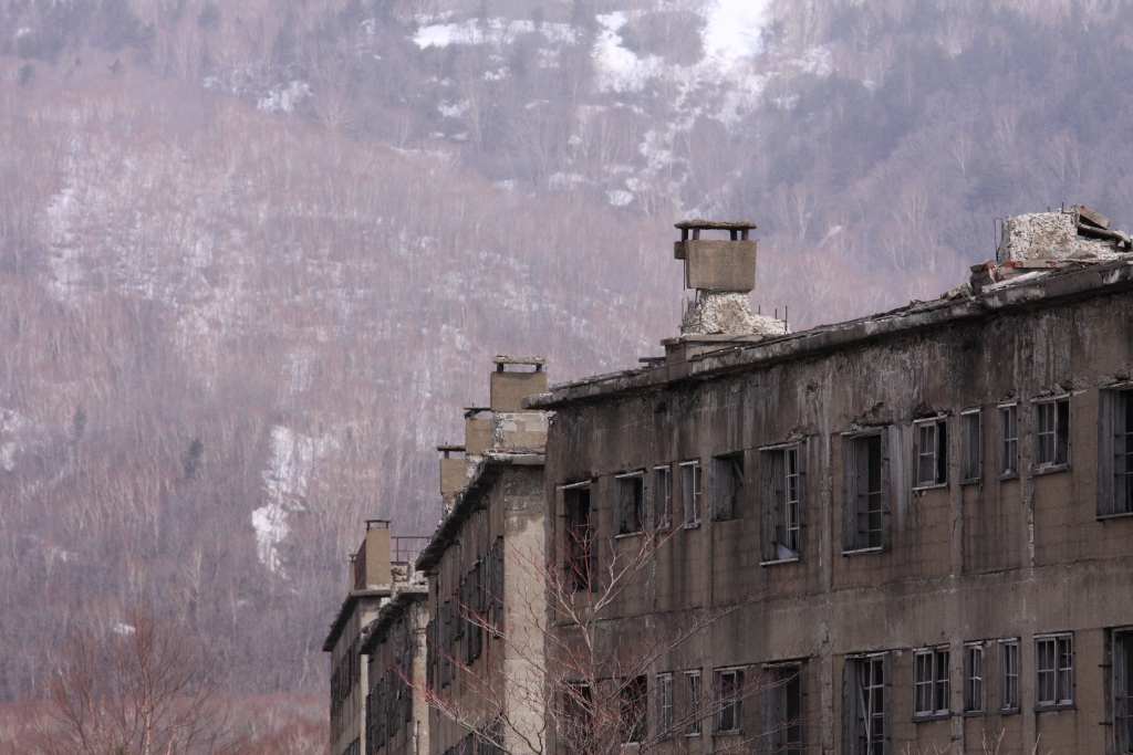 山中の廃墟