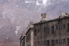 山中の廃墟