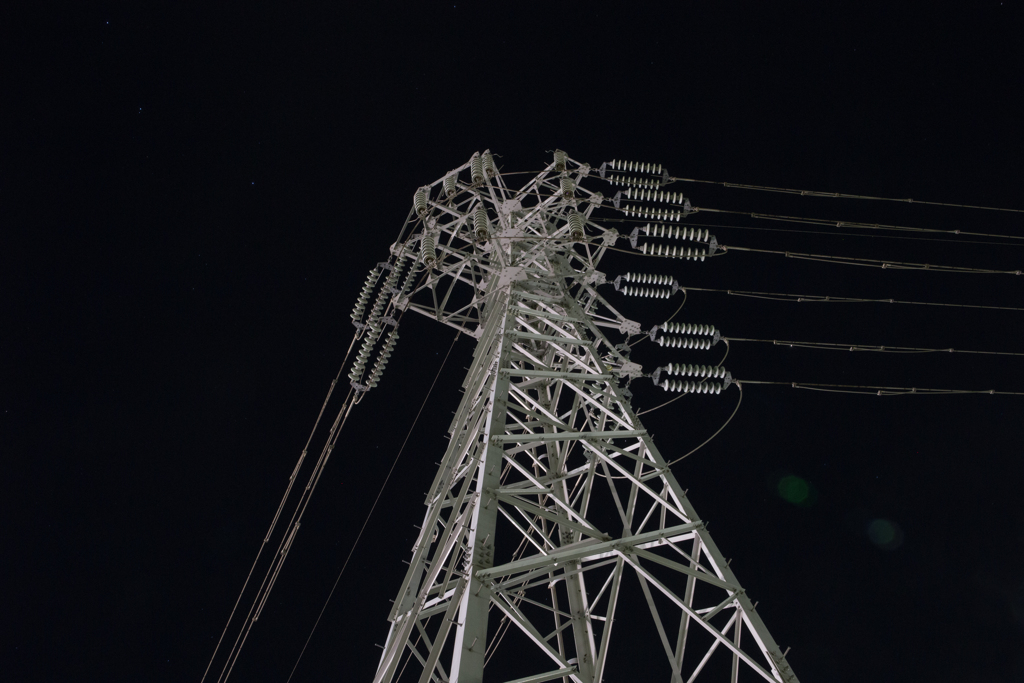 夜の鉄塔