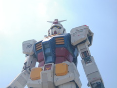 ガンダム、立つ