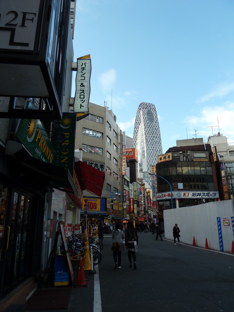 新宿西口の裏通り♪