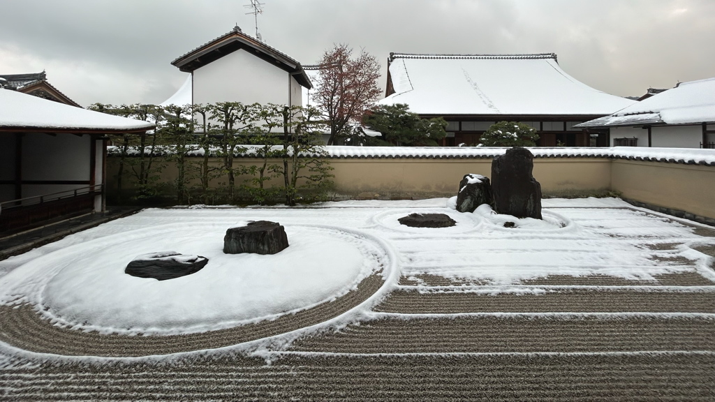 雪の龍源院　一枝坦