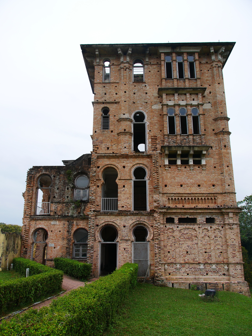 KELLIE'S CASTLE