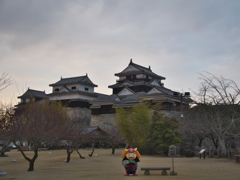 松山城と”よしあきくん”