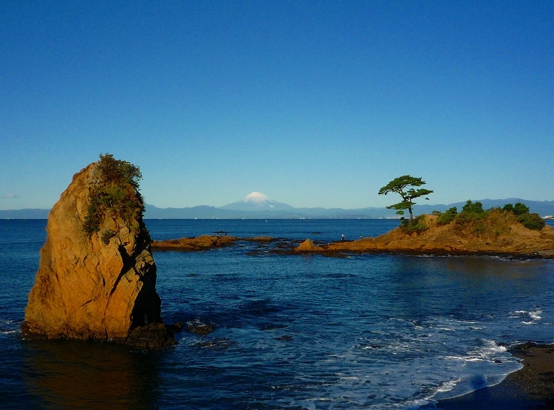 立石海岸から見た富士山