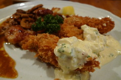 牡蠣フライとチキンソテーです