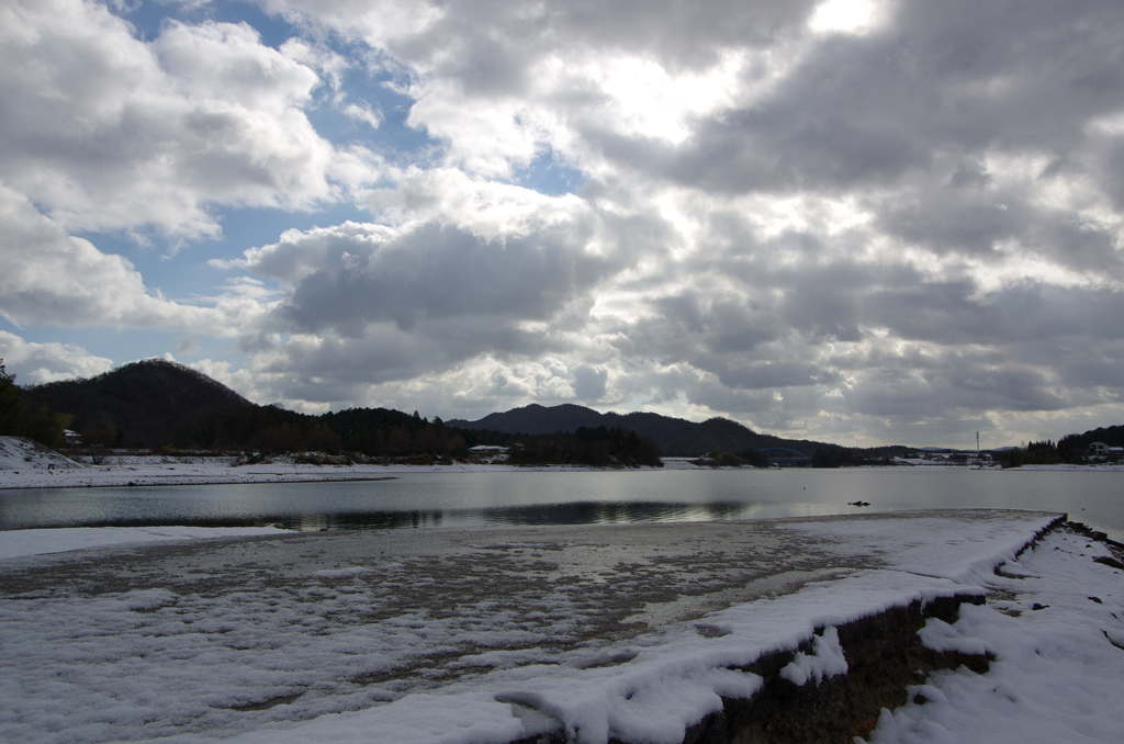 青野ダム湖畔