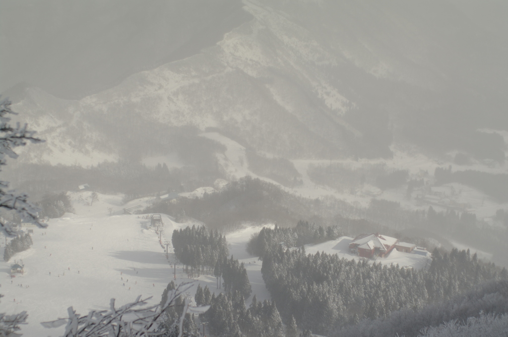 リフト山頂駅から下を見ると・・・