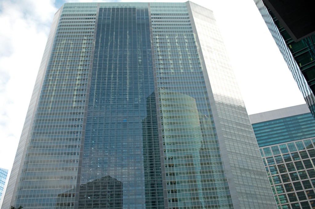 電通の入っている向かい側のB