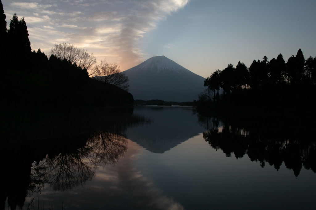 茜色雲と富士