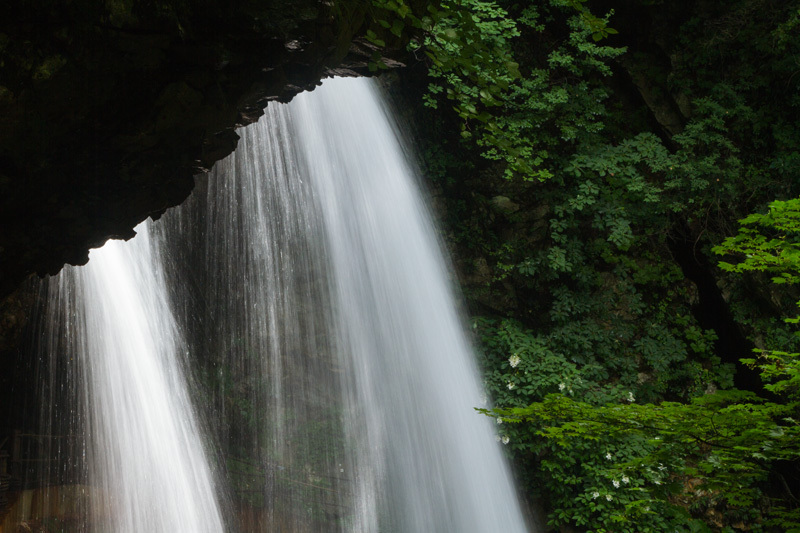 滝くぐり　雷滝