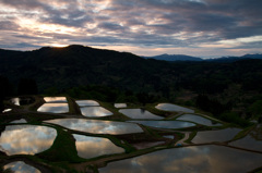 山古志金倉山 棚池棚田の水鏡