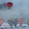 雪原から舞う　風船一機2016