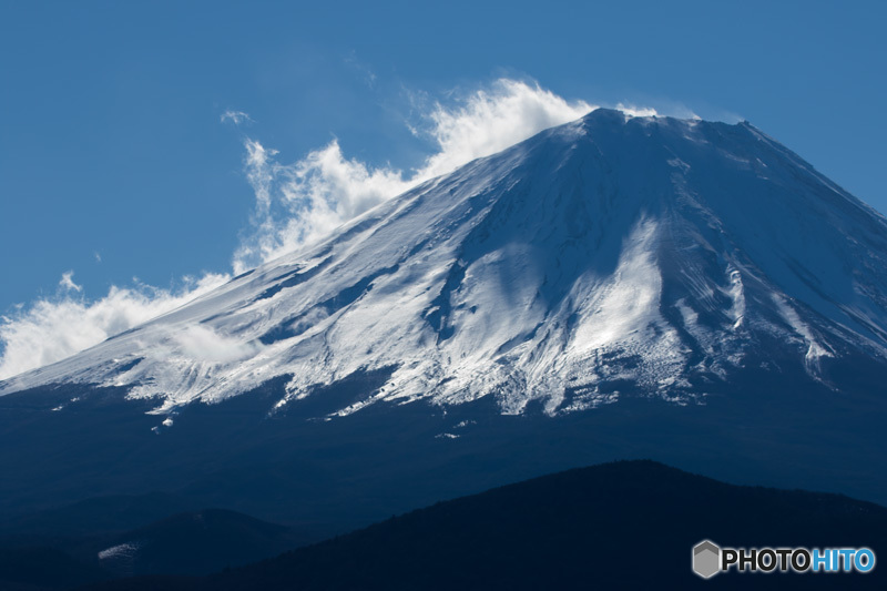 雪煙る富士山