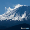 雪煙る富士山