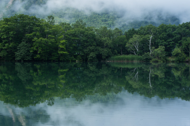 雨上がりの湖畔