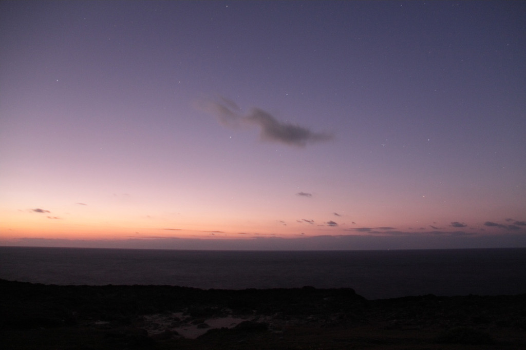 夜明けと南十字星（みなみじゅうじ座）