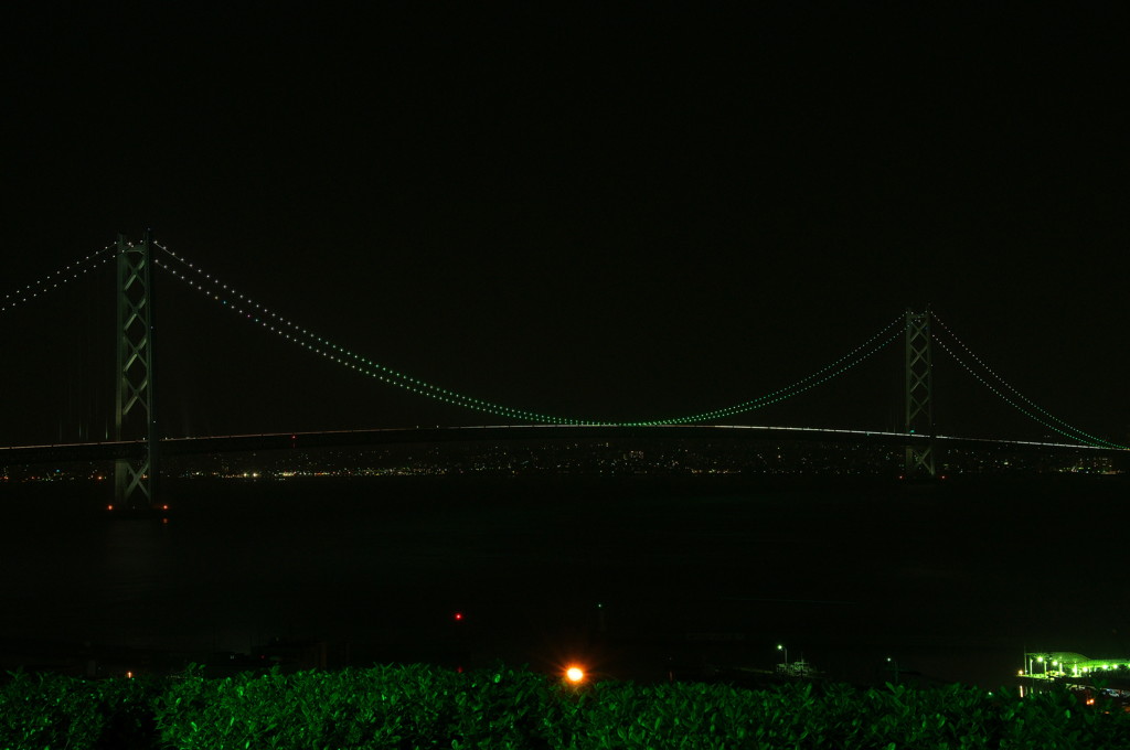 深夜の明石大橋