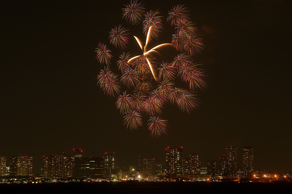 夜空に開く大文字