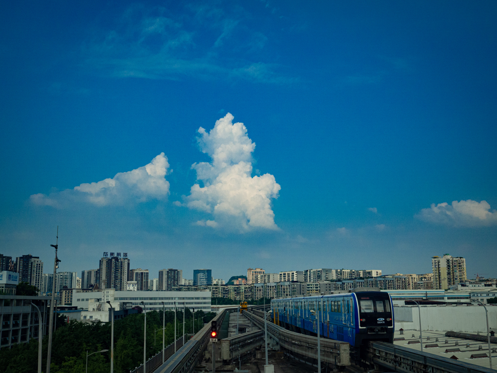 中国重慶市の風景　モノレール3号線