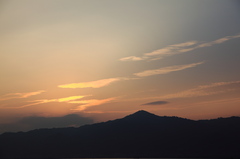 比叡山に沈む夕陽