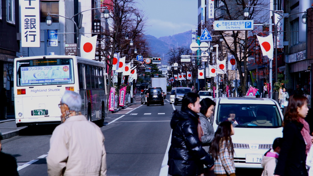 新年を祝う町並み