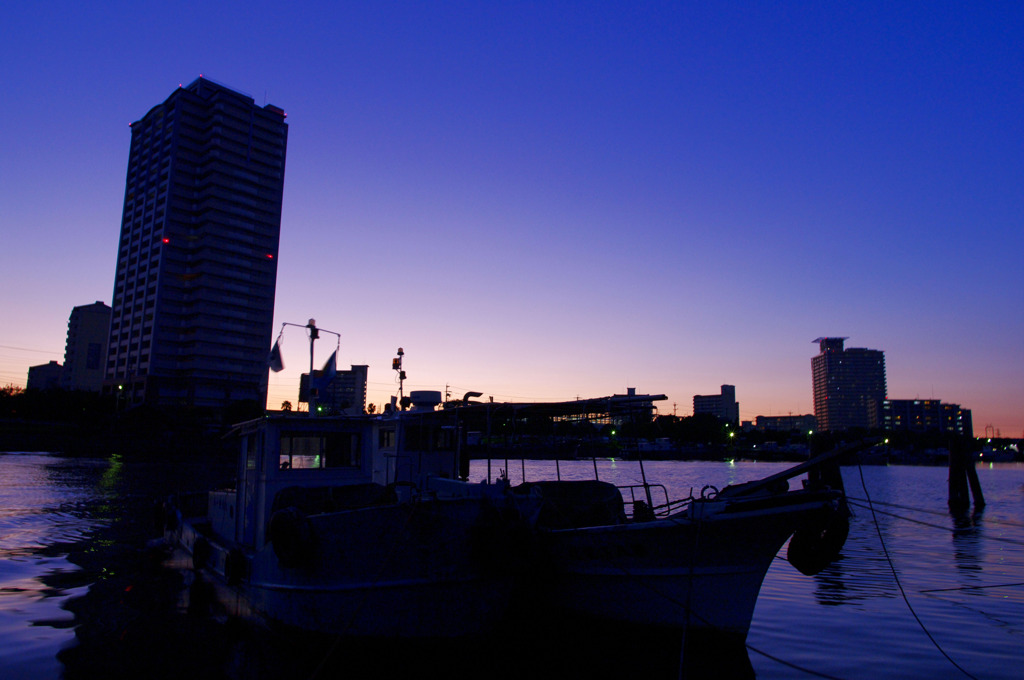 名古屋港の夕暮れ２