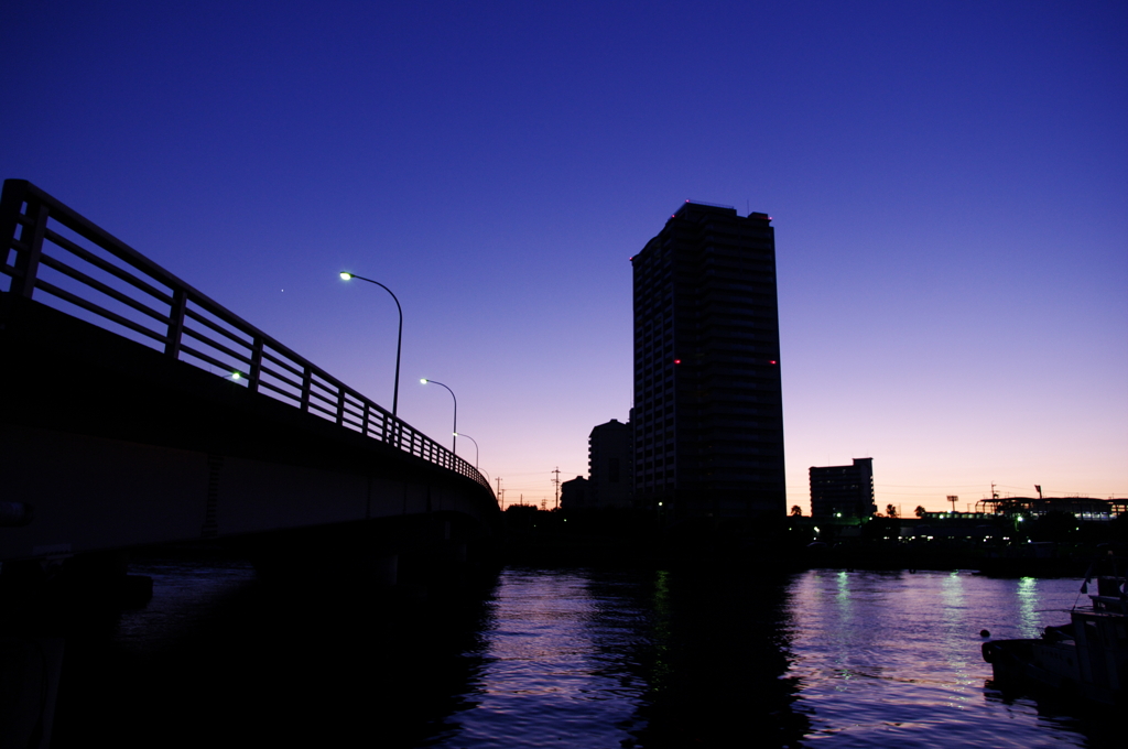 名古屋港の夕暮れ