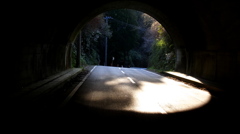 トンネルの向こう